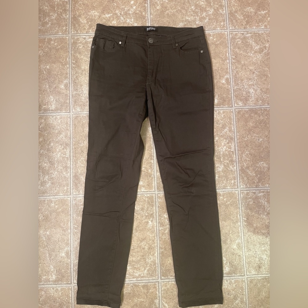 Buffalo David Britton stretch ankle pant. Sz 10. Olive green color.
